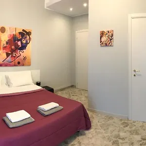 Cavour 124 -guest-room- Couette-café Bari